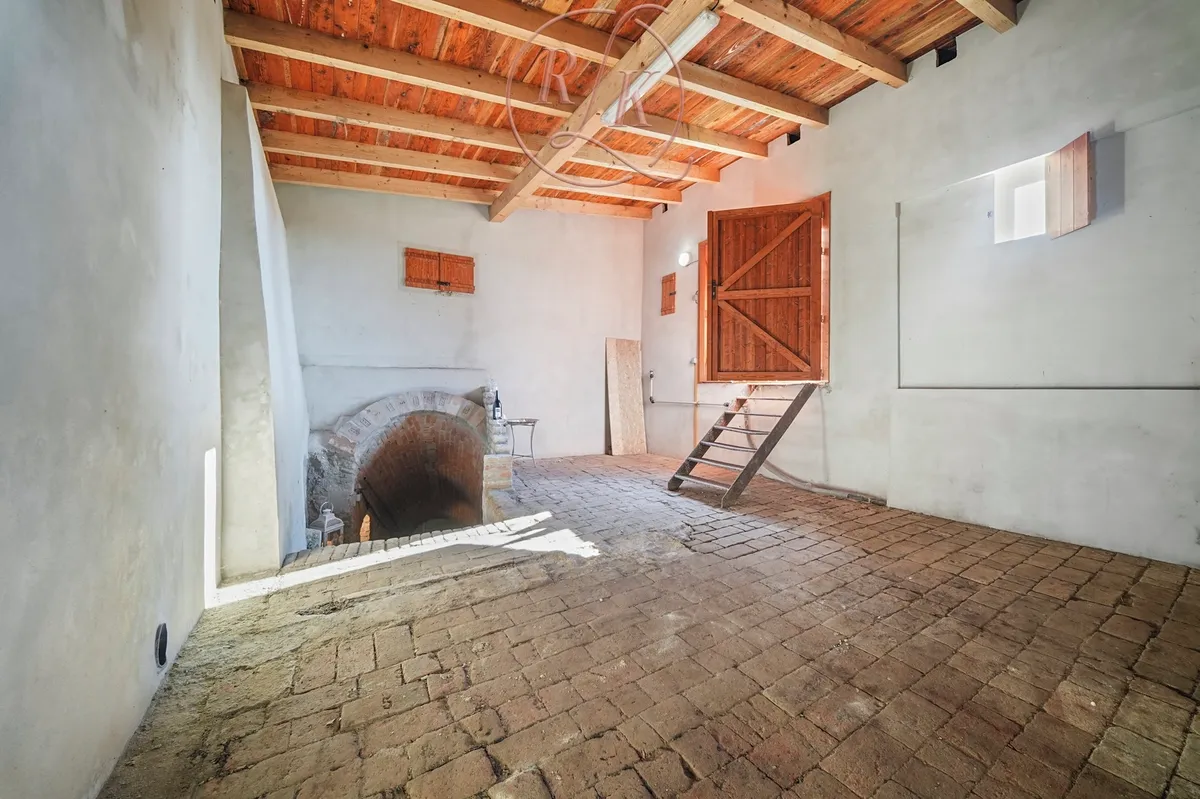 Prodej vinného sklepa 153 m²