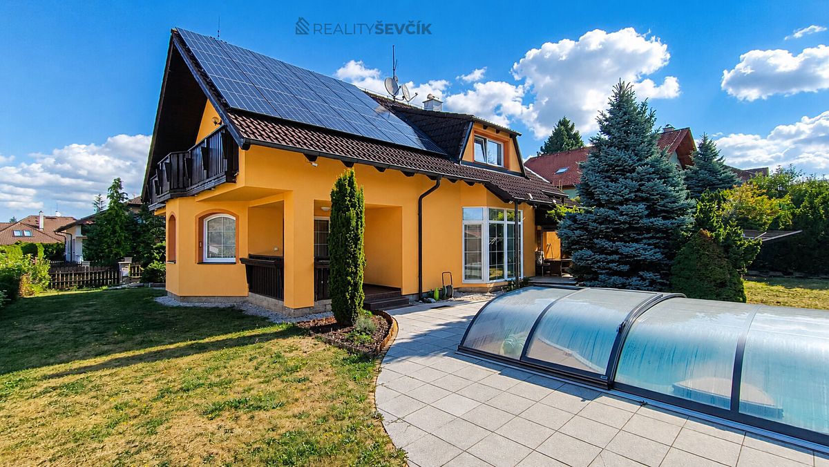 Prodej rodinného domu 241 m², pozemek 778 m²
