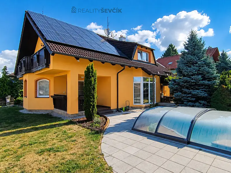 Prodej rodinného domu 241 m², pozemek 778 m², České Budějovice – náhled fotky 1