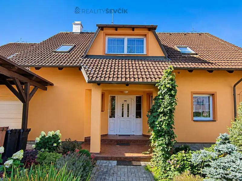 Prodej rodinného domu 241 m², pozemek 778 m², České Budějovice – náhled fotky 2