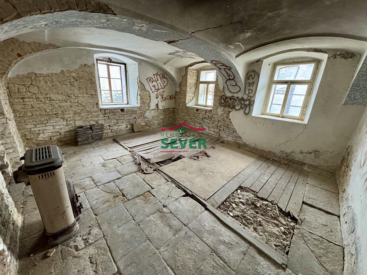 Prodej rodinného domu 200 m², pozemek 493 m² – fotografie 2