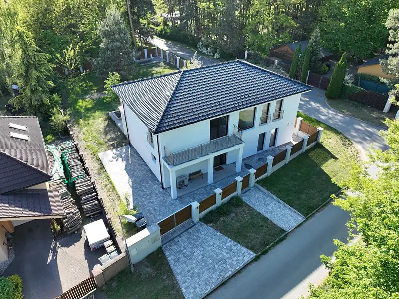 Prodej rodinného domu 235 m², pozemek 951 m², Tři Dvory – náhled fotky 2