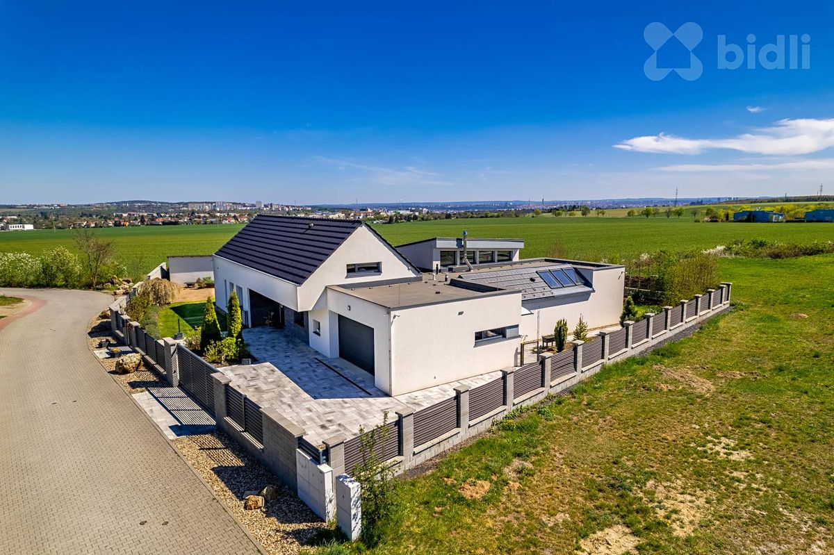 Prodej rodinného domu 379 m², pozemek 1341 m²