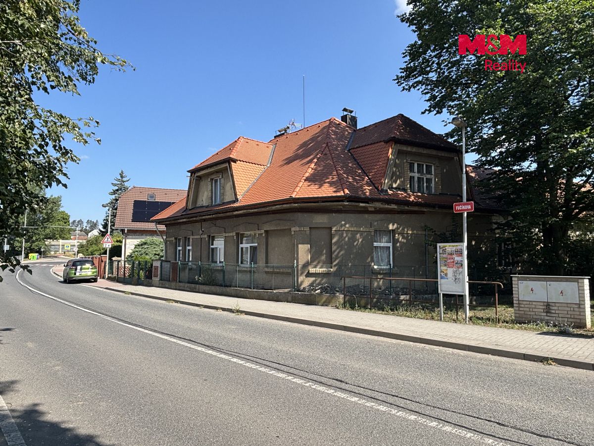 Prodej rodinného domu 300 m², pozemek 1610 m² – fotografie 2