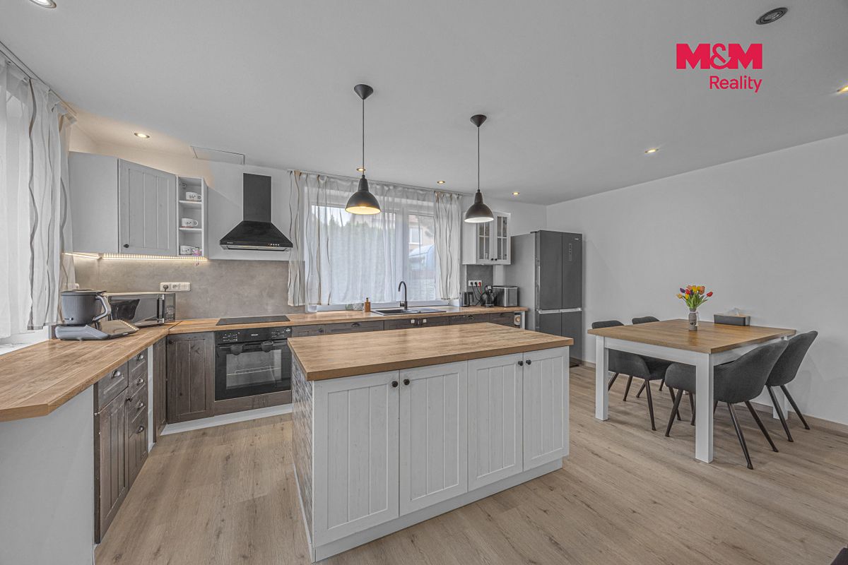 Prodej rodinného domu 150 m², pozemek 650 m² – fotografie 3