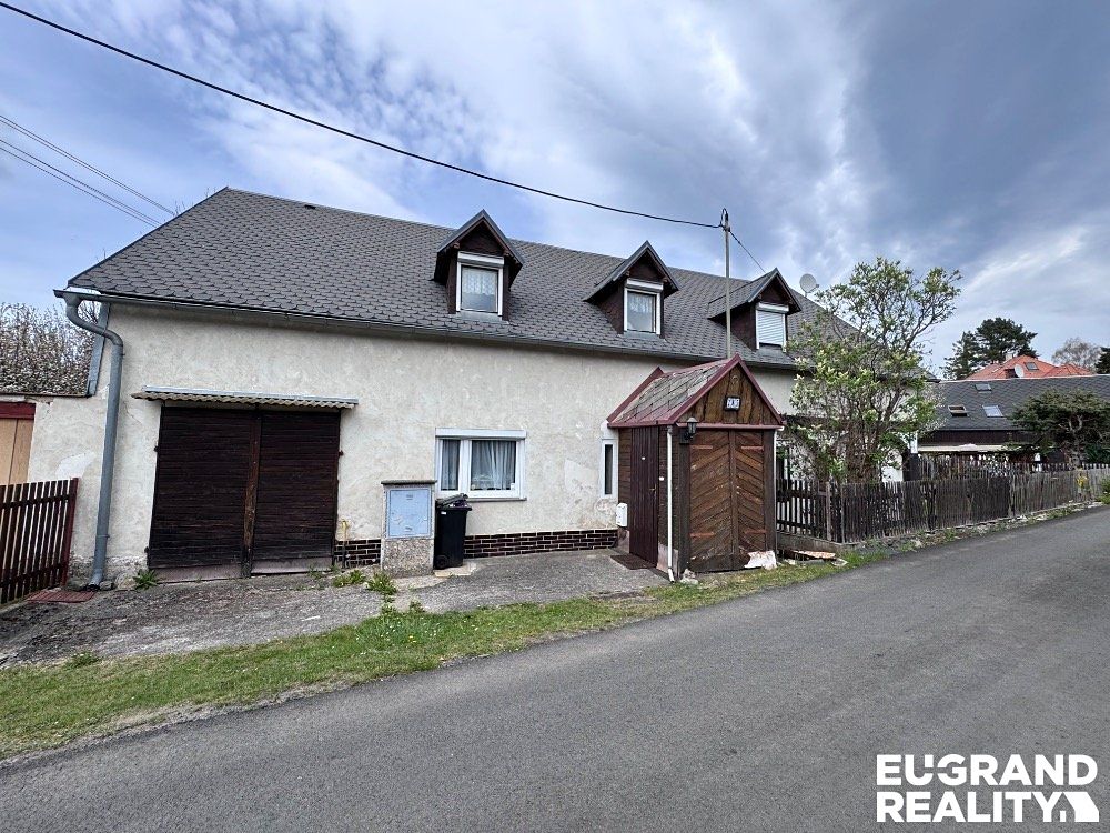 Prodej rodinného domu 180 m², pozemek 988 m² – fotografie 2