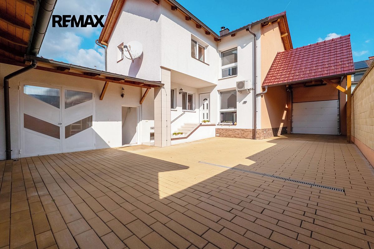Prodej rodinného domu 351 m², pozemek 586 m² – fotografie 5
