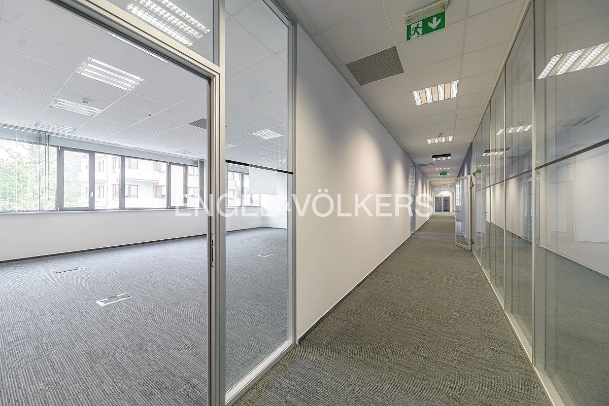 Pronájem kanceláře 868 m² – fotografie 5