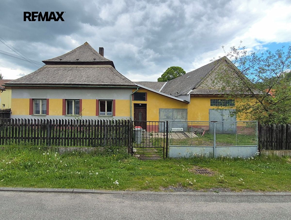 Prodej rodinného domu 269 m², pozemek 721 m² – fotografie 3