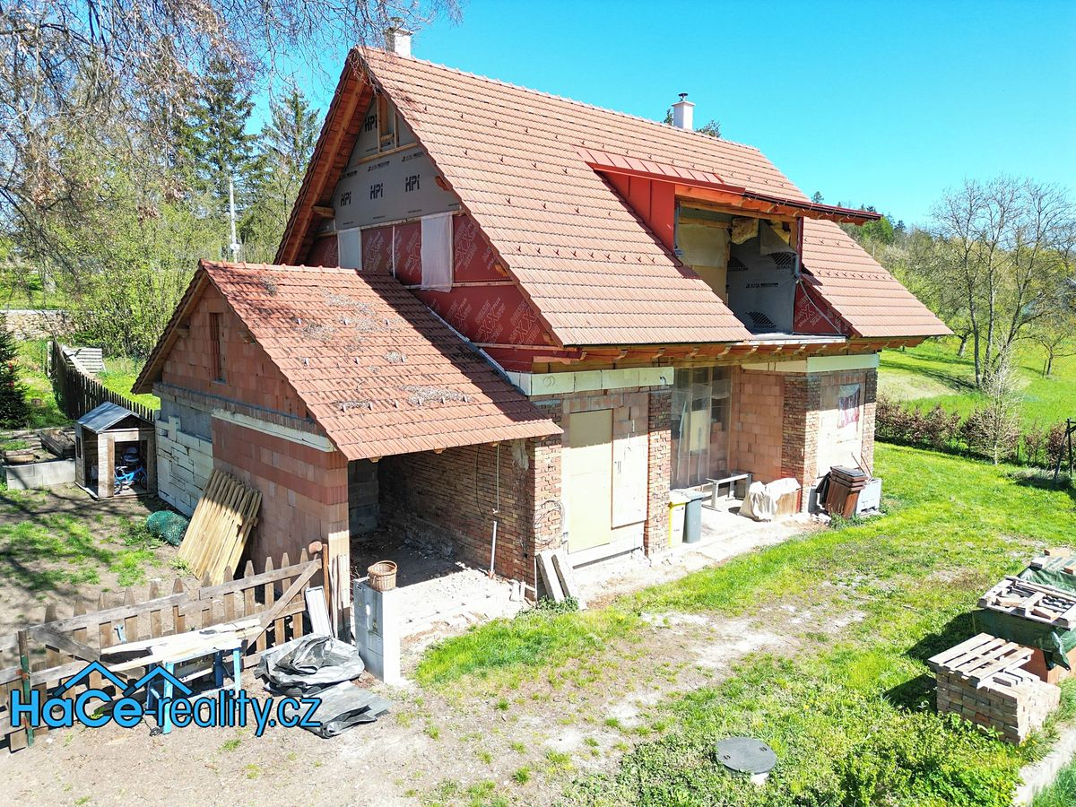 Prodej rodinného domu 189 m², pozemek 549 m² – fotografie 2