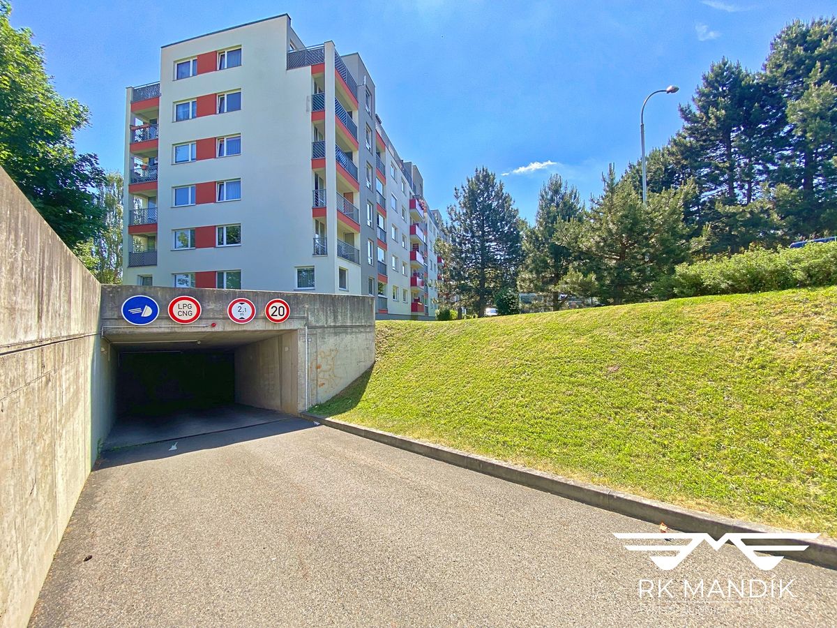 Pronájem garážového stání 10 m²