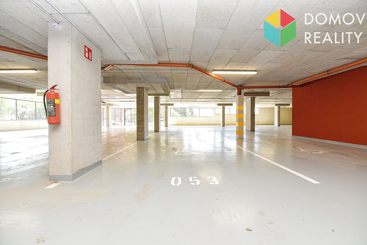 Pronájem garážového stání 19 m²