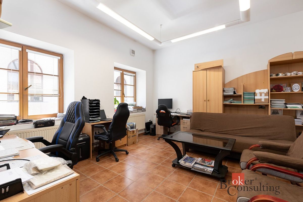 Pronájem kanceláře 225 m² – fotografie 3