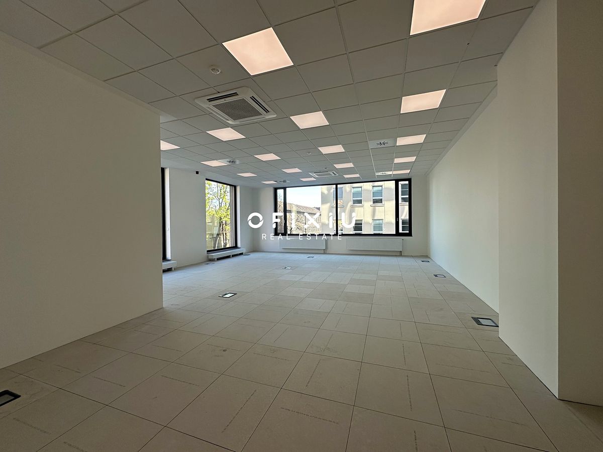 Pronájem kanceláře 73 m² – fotografie 2
