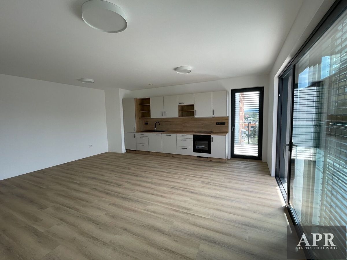 Pronájem bytu 2+kk 68 m² – fotografie 3