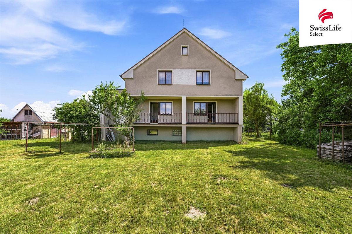 Prodej rodinného domu 325 m², pozemek 2293 m²