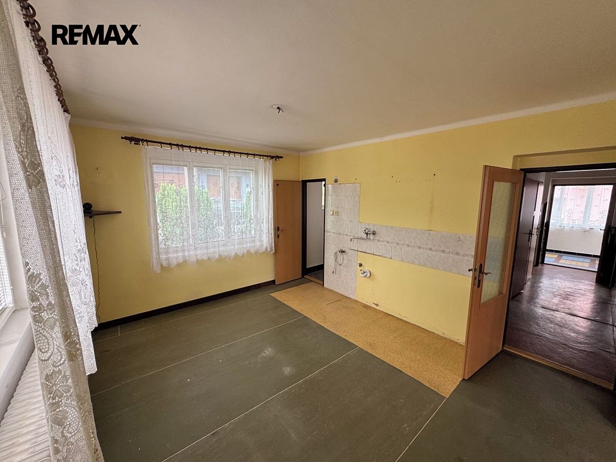 Prodej rodinného domu 238 m², pozemek 806 m² – fotografie 5