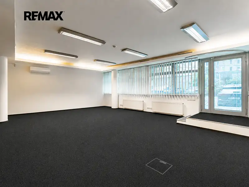 Pronájem kanceláře 103 m², Praha – náhled fotky 1