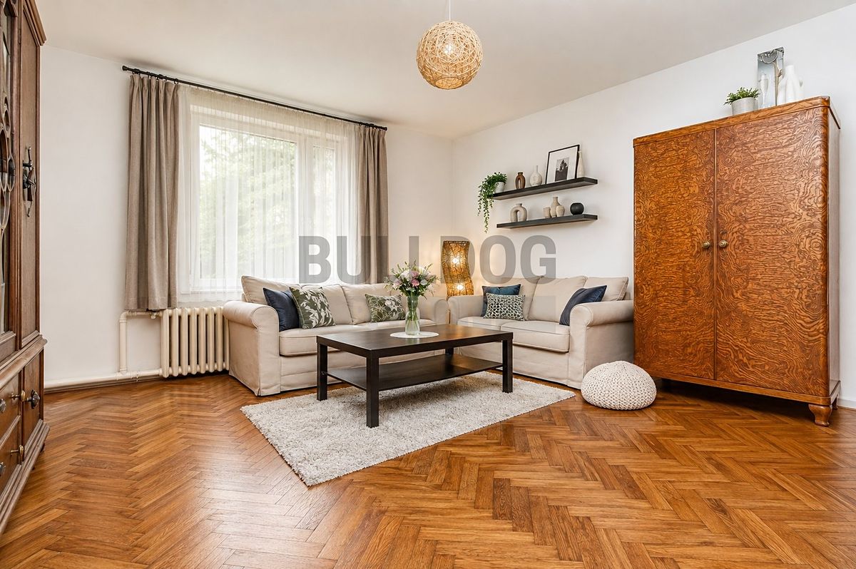 Prodej rodinného domu 243 m², pozemek 817 m² – fotografie 3
