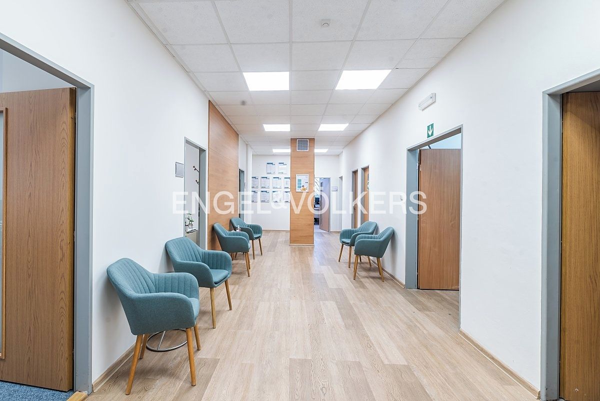Pronájem kanceláře 350 m² – fotografie 3