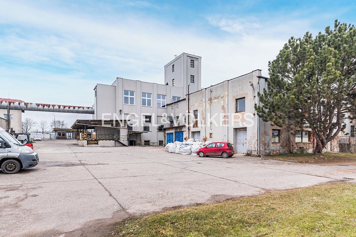 Pronájem skladového prostoru 8262 m²