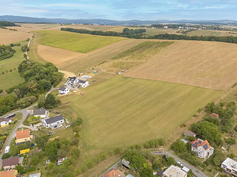 Prodej stavebního pozemku 1187 m², Zlín – náhled fotky 3