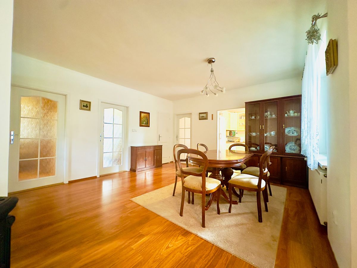 Prodej rodinného domu 453 m², pozemek 1702 m² – fotografie 3