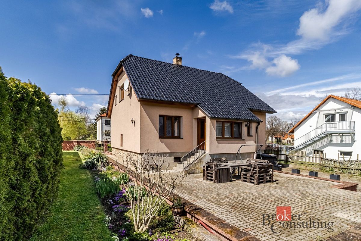 Prodej rodinného domu 180 m², pozemek 1499 m² – fotografie 2