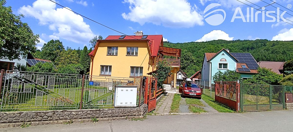 Prodej rodinného domu 202 m², pozemek 556 m² – fotografie 2