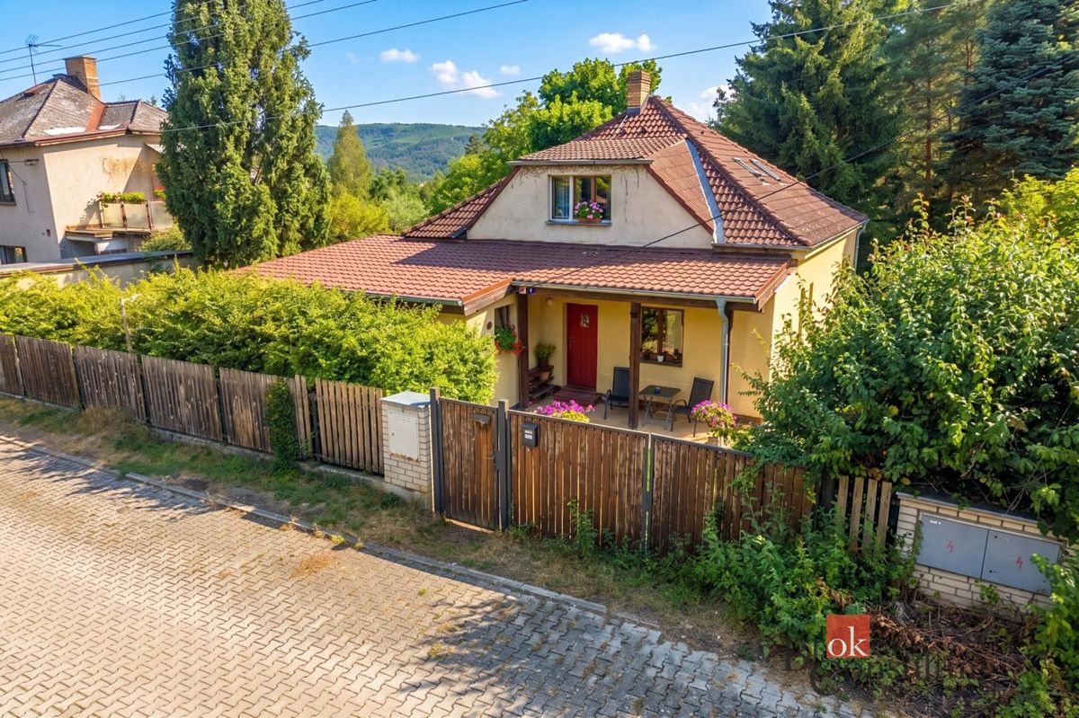Prodej rodinného domu 160 m², pozemek 861 m² – fotografie 2