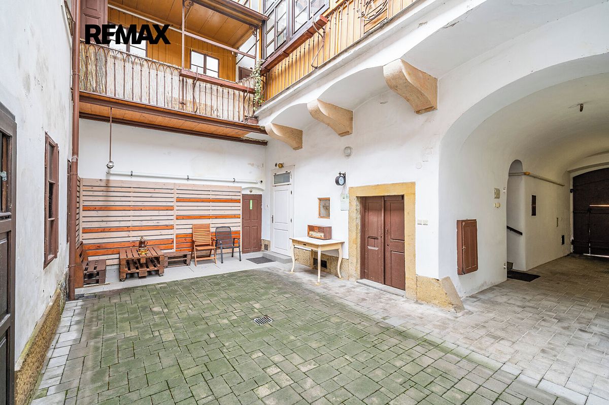 Prodej rodinného domu 197 m², pozemek 203 m² – fotografie 2