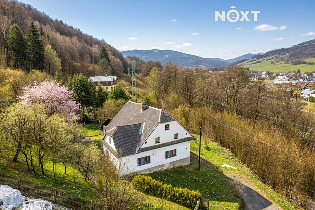 Prodej rodinného domu 200 m², pozemek 1168 m² – fotografie 2