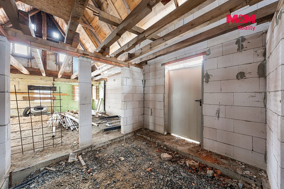 Prodej rodinného domu 140 m², pozemek 1825 m² – fotografie 5