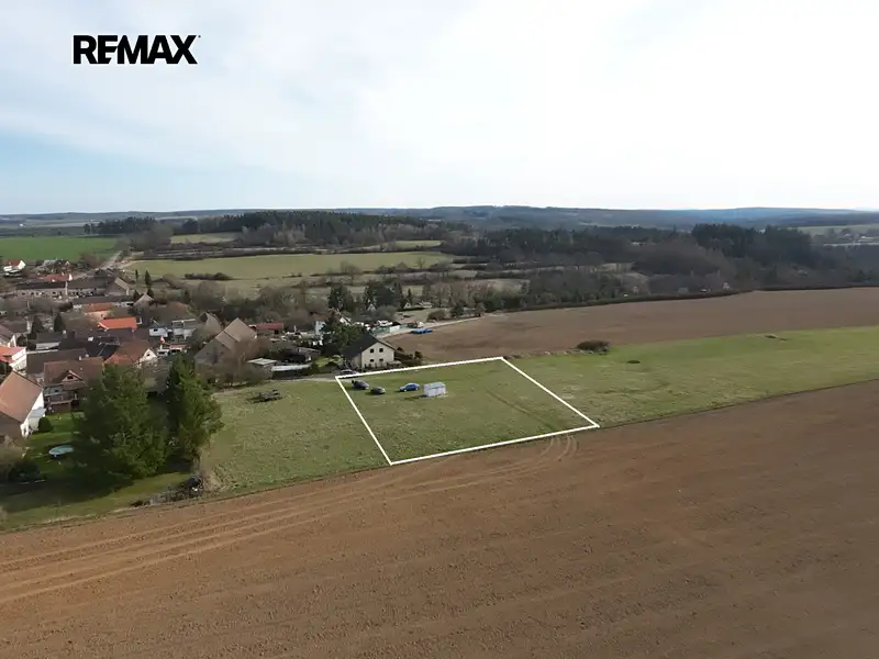 Prodej stavebního pozemku 2501 m², Čerňovice – náhled fotky 2