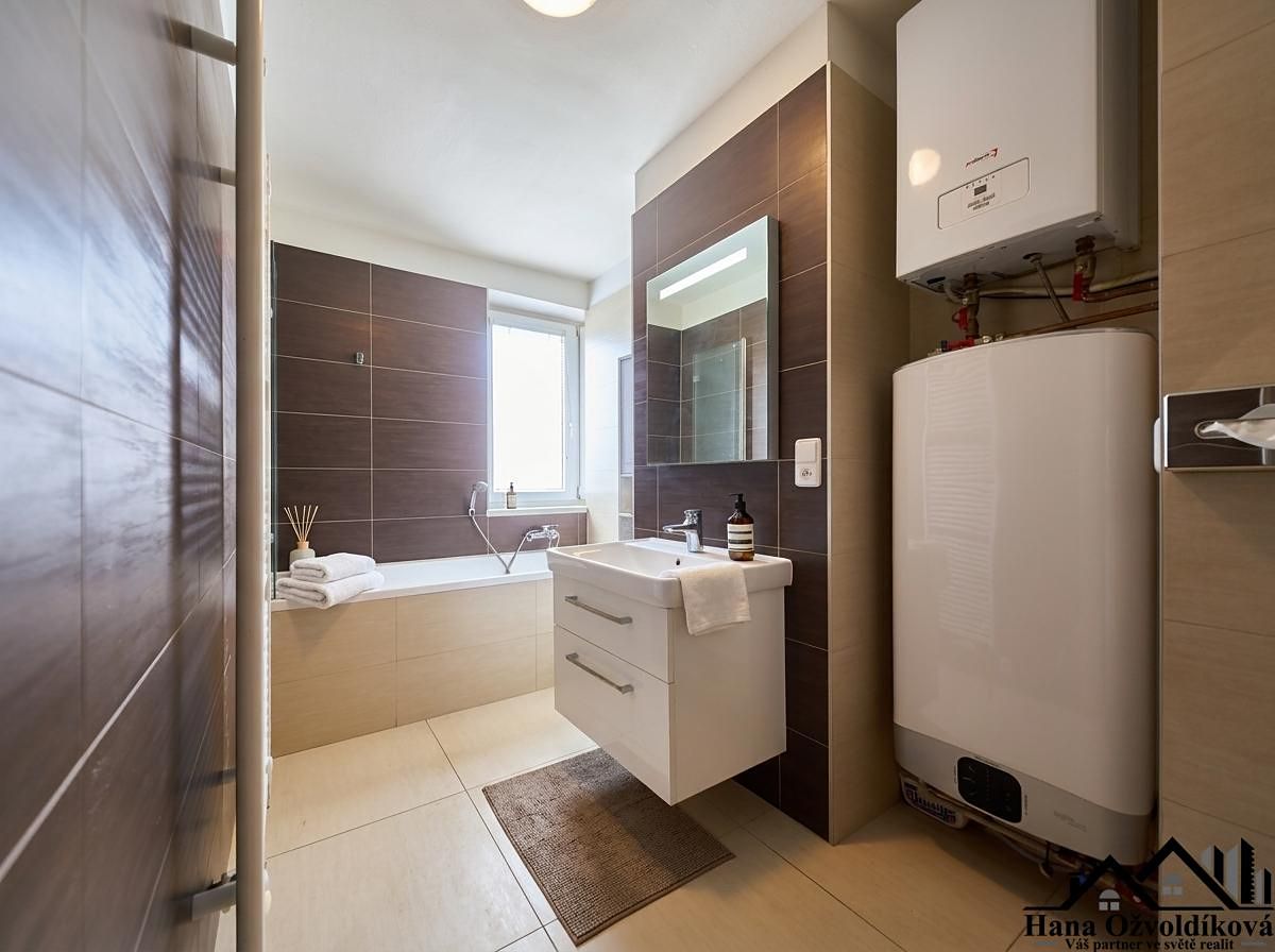 Pronájem bytu 2+1 60 m² – fotografie 3
