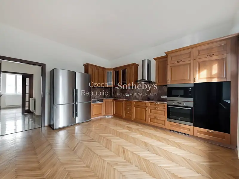 Pronájem rodinného domu 560 m², pozemek 700 m², Praha – náhled fotky 2