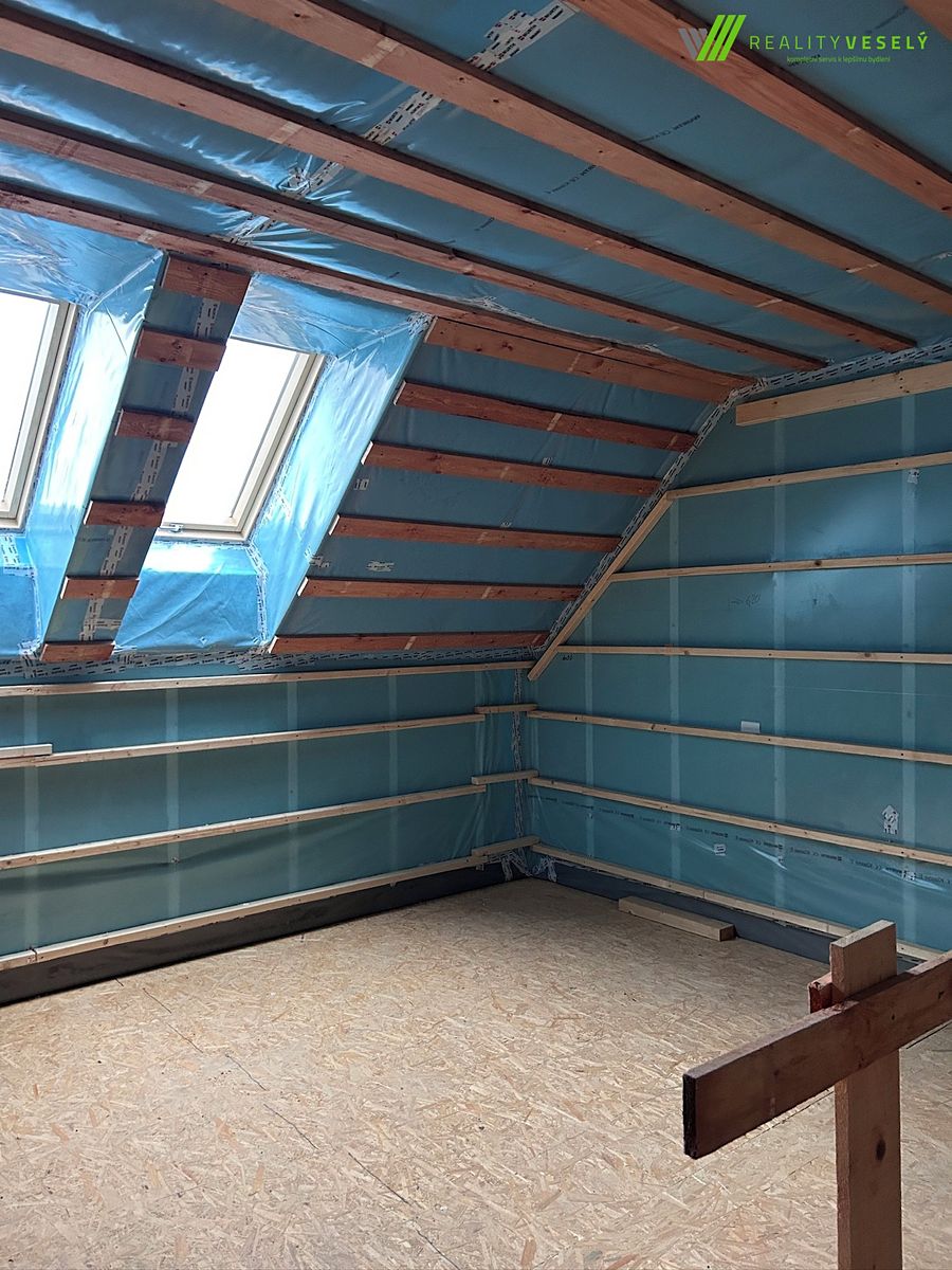 Prodej rodinného domu 140 m², pozemek 888 m² – fotografie 5