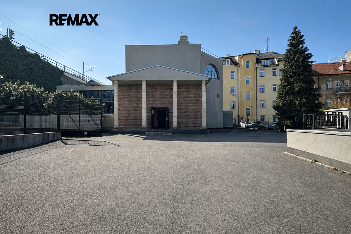 Pronájem obchodního prostoru 595 m² – fotografie 2