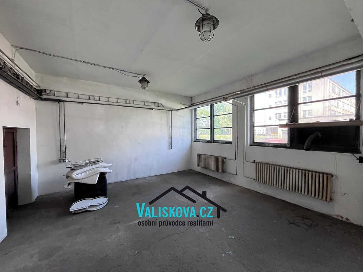 Pronájem výrobní haly, prostoru 217 m²
