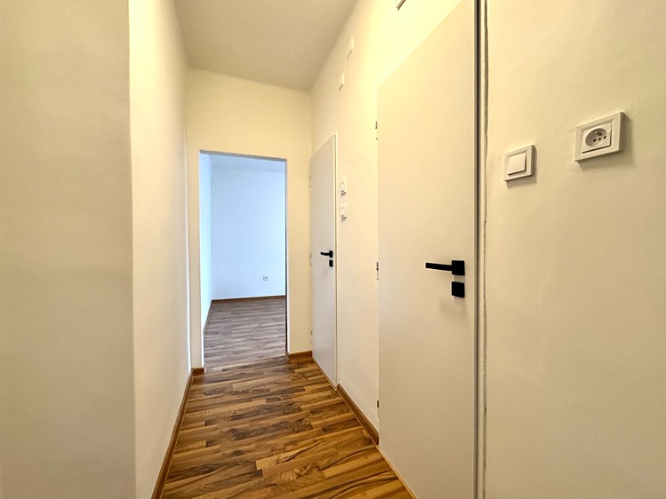 Pronájem bytu 1+1, 31 m² (8 z 9)