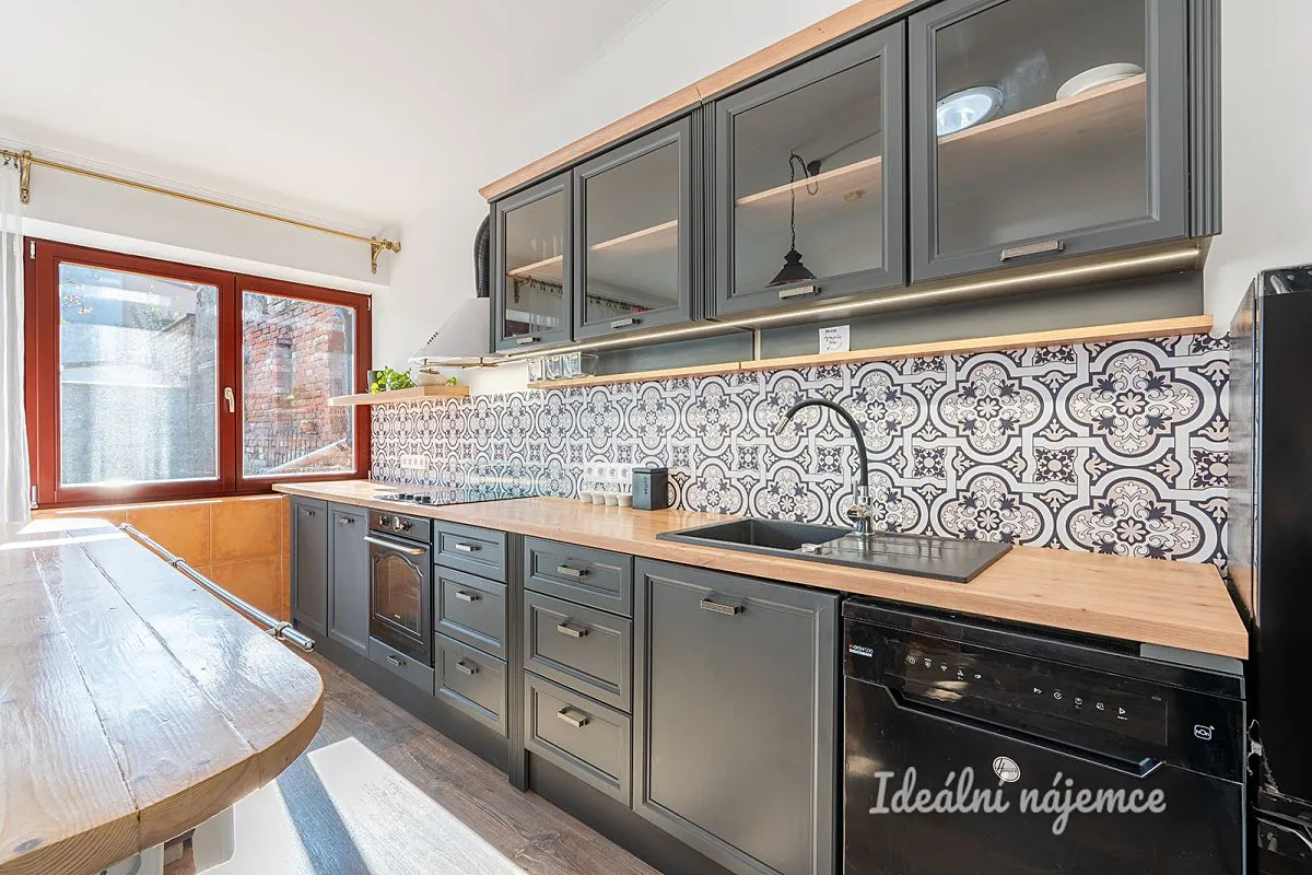 Pronájem rodinného domu 100 m², pozemek 200 m²