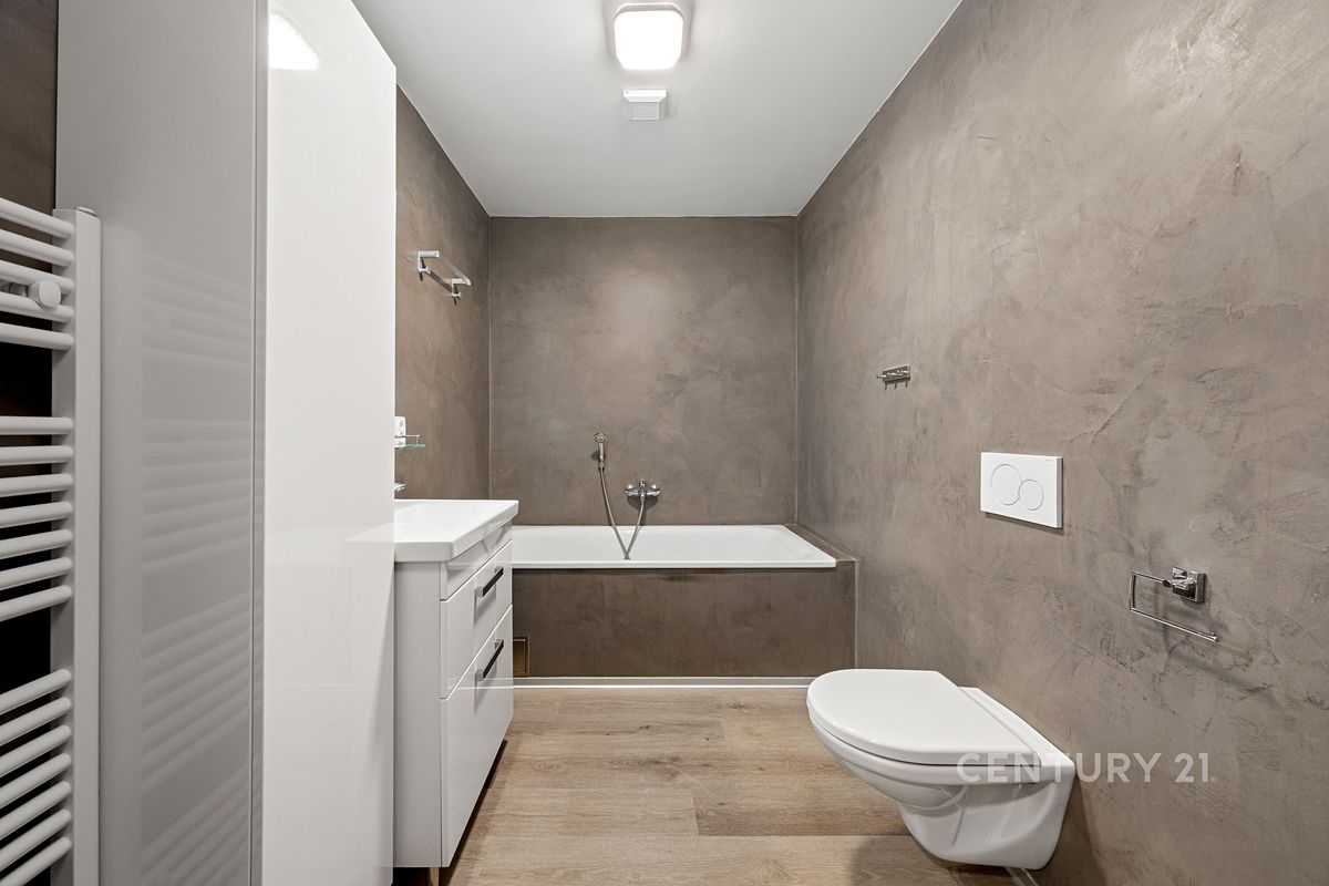 Pronájem bytu 4+kk 80 m² – fotografie 2