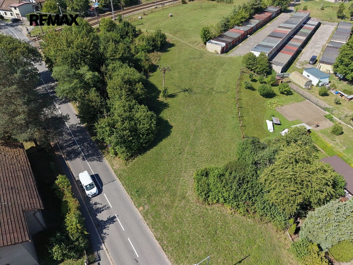 Prodej stavebního pozemku 2418 m²
