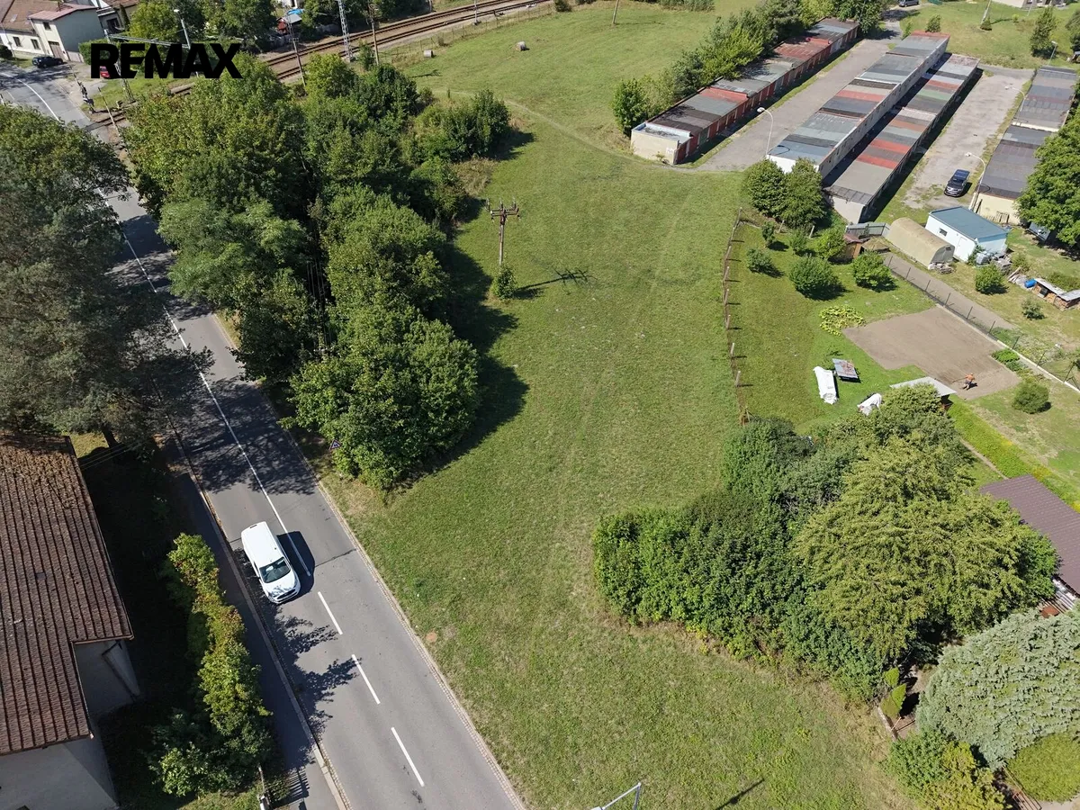 Prodej stavebního pozemku 2418 m²