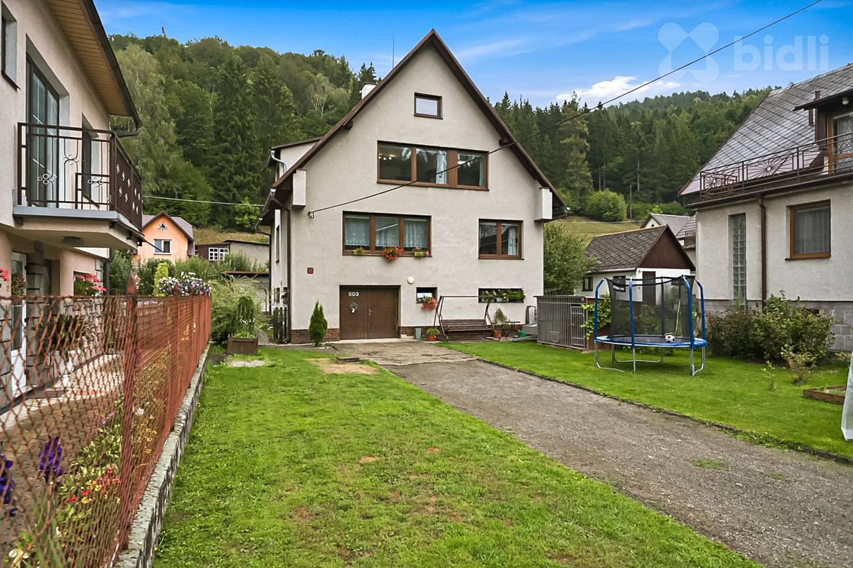 Prodej rodinného domu 246 m², pozemek 702 m²