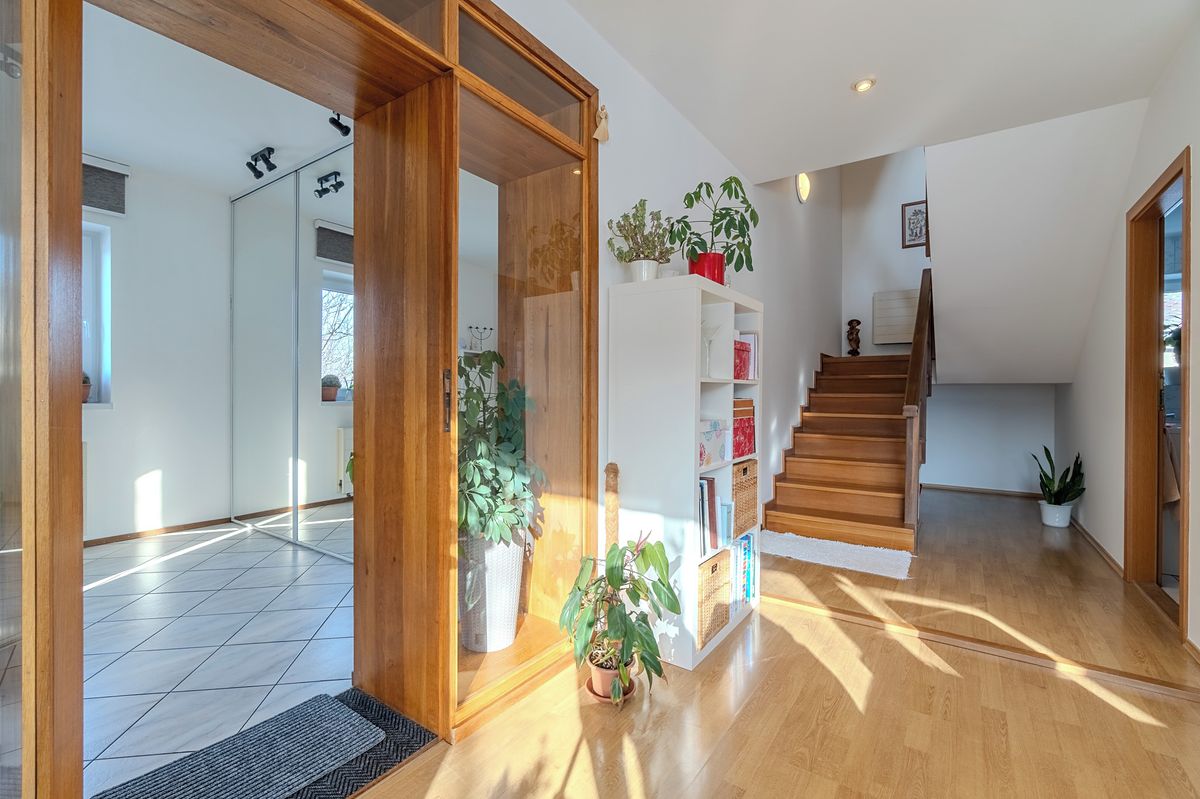 Prodej rodinného domu 180 m², pozemek 680 m² – fotografie 4