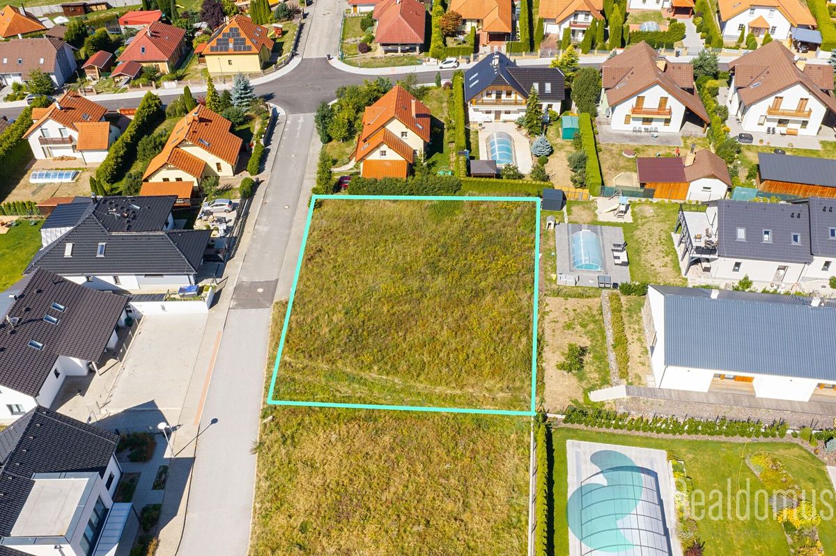 Prodej stavebního pozemku 1045 m² – fotografie 2