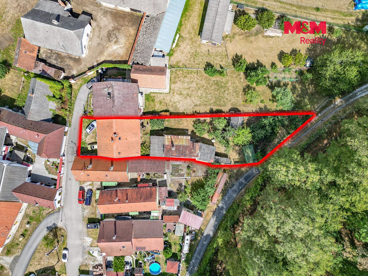 Prodej rodinného domu 177 m², pozemek 749 m² – fotografie 3