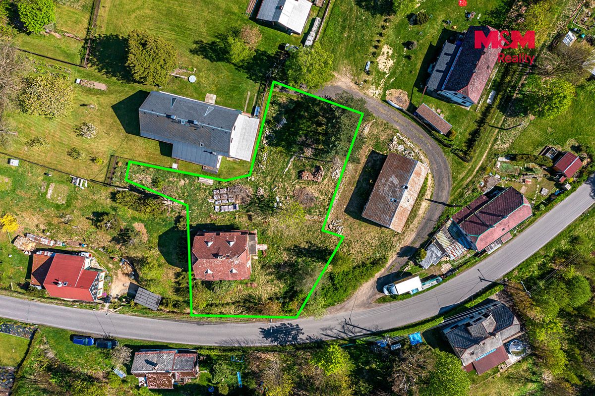 Prodej rodinného domu 140 m², pozemek 1102 m² – fotografie 2