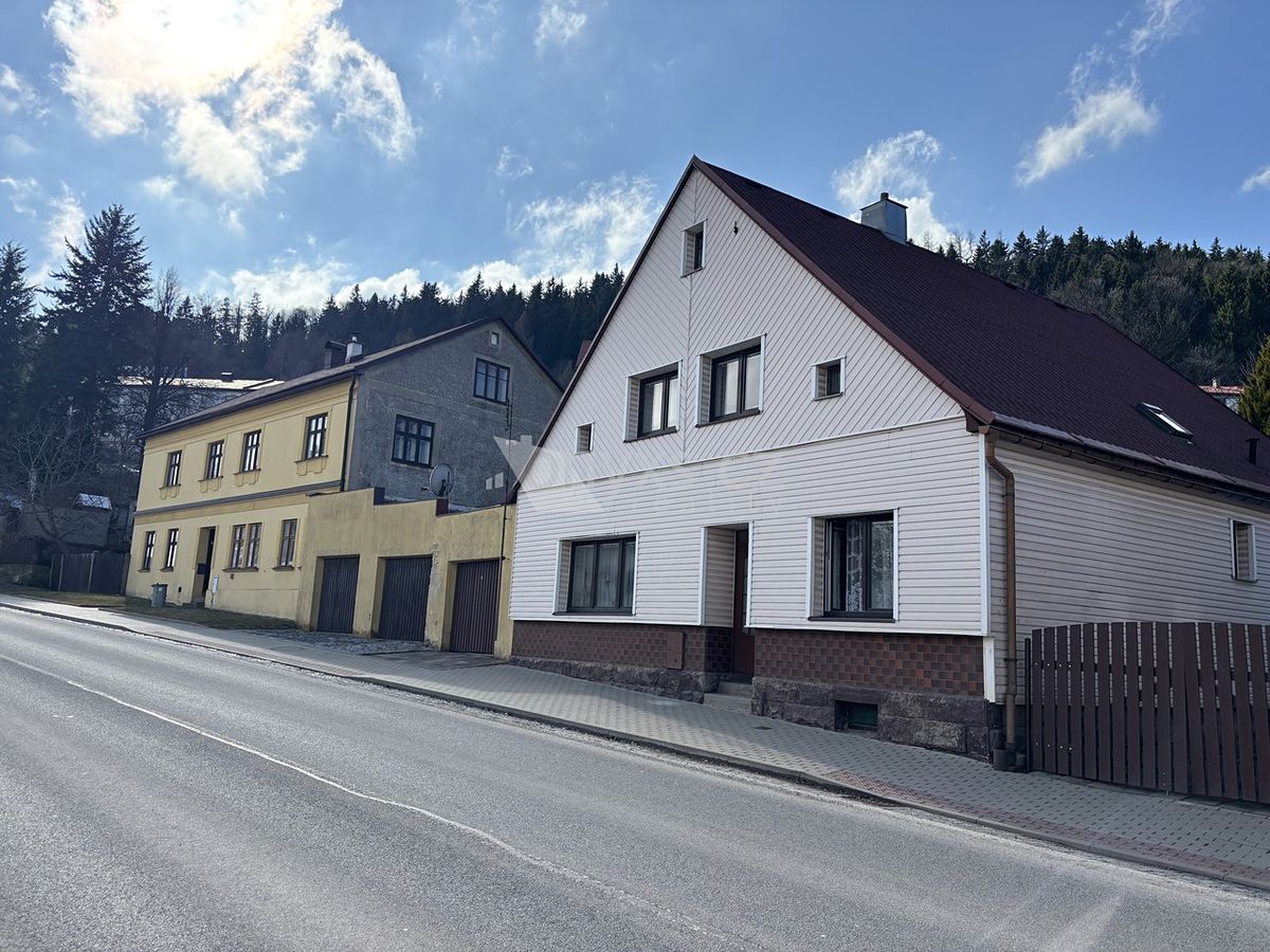 Prodej rodinného domu 162 m², pozemek 1077 m²